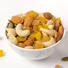 Fruit and nuts mix